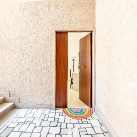 Massi Vatican House *